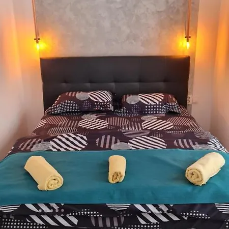 Pomiculturii 4 - Modern 1br With Balcony تيميشورا