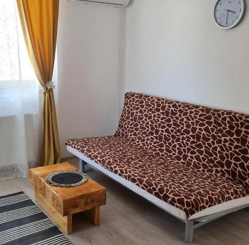 Apartment Pomiculturii 4 *